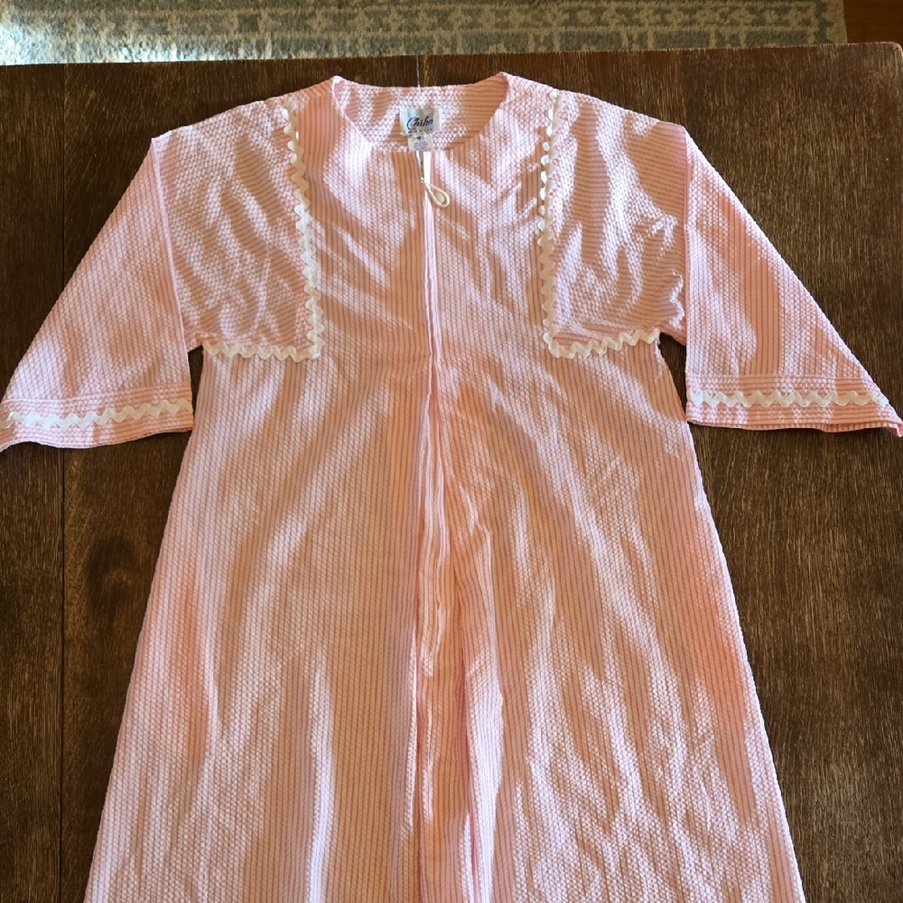 Chiha Pink and White Seersucker Vintage Robe, Ric Rac Detail, Women's Size S